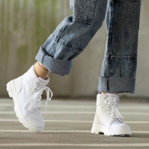 Dr. Martens Combs White‎ Platform Poly Casual Boots Sz 6
